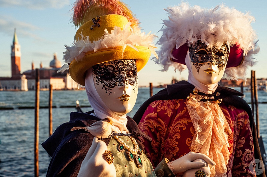 На Венецианском карнавале царит атмосфера загадочности и таинственности